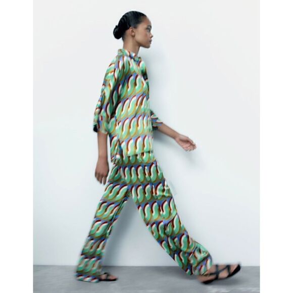 NWOT Zara Blogger’s Favorite Satin Effect Geometric Print Oversized Shirt, Small - Picture 6 of 16